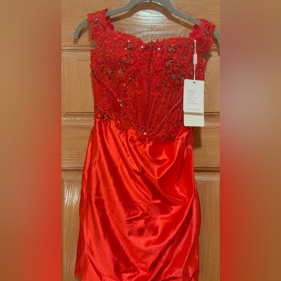 Elegant Red Beaded Mini Dress - Picture 5 of 6